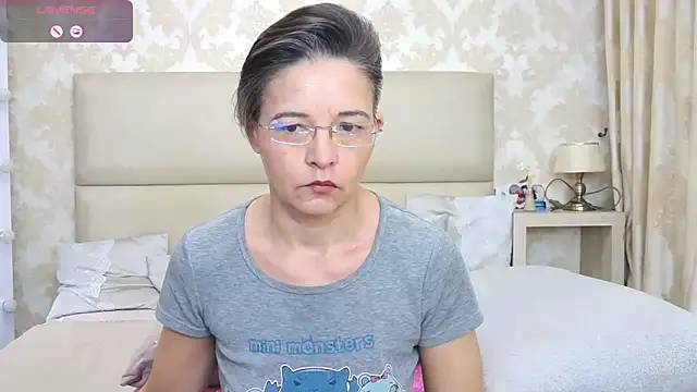 Snapshot of StaceyDarling chatting on March 2025 03:31:01 PM StaceyDarling online show from March 2025 03:31:01 PM