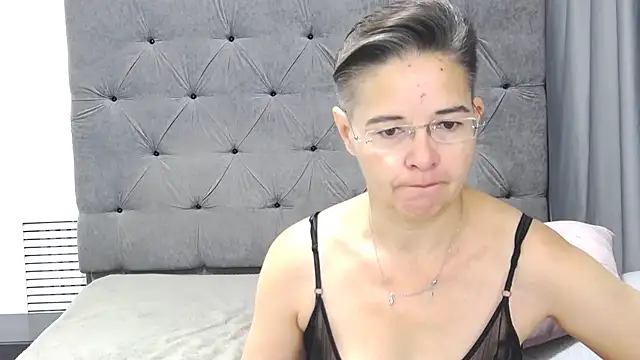 Snapshot of StaceyDarling chatting on November 2025 06:46:01 AM StaceyDarling online show from November 2025 06:46:01 AM