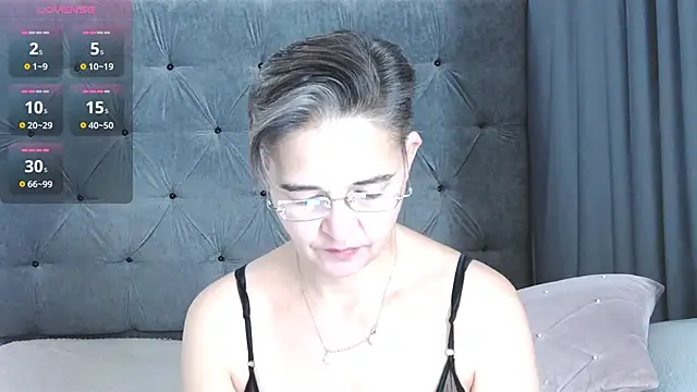 Snapshot of StaceyDarling chatting on November 2025 06:23:01 AM StaceyDarling online show from November 2025 06:23:01 AM