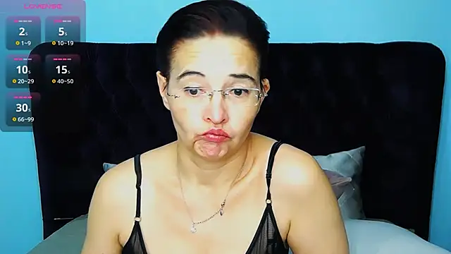 Snapshot of StaceyDarling chatting on December 2025 12:01:02 PM StaceyDarling online show from December 2025 12:01:02 PM