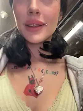 Melissa crazy online show from October 2025 03:33:02 PM