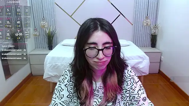 Snapshot of LenaRoses chatting on October 2025 08:32:02 PM LenaRoses online show from October 2025 08:32:02 PM