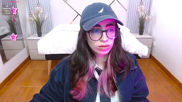 Snapshot of LenaRoses chatting on November 2025 01:22:01 PM LenaRoses online show from November 2025 01:22:01 PM