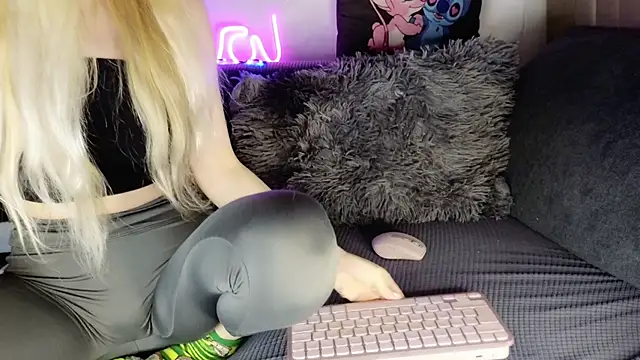 nicollewetpussy online show from February 2025 10:55:01 PM