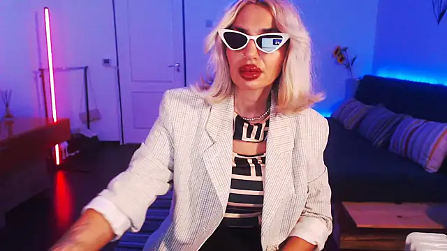 Snapshot of beauty_chl0e chatting on December 2024 12:18:01 AM beauty chl0e online show from December 2024 12:18:01 AM