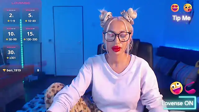 Snapshot of beauty_chl0e chatting on October 2025 08:29:02 PM beauty chl0e online show from October 2025 08:29:02 PM