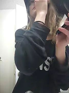 Snapshot of AriellaTaylor chatting on December 2024 07:32:02 PM AriellaTaylor online show from December 2024 07:32:02 PM