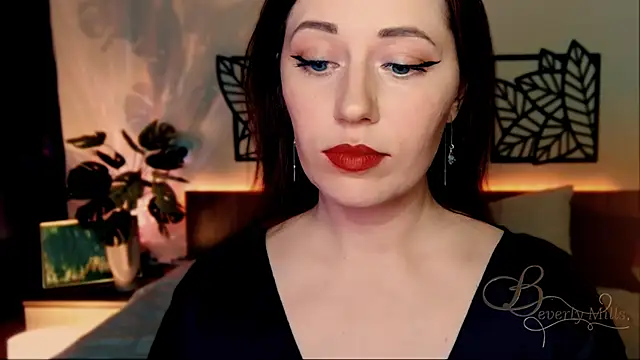 MissBeverlyMills online show from December 2024 05:54:01 PM