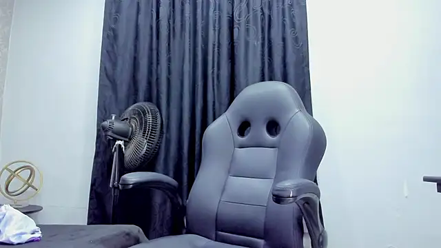 Snapshot of andrew_rose_ chatting on December 2024 05:26:02 PM andrew rose online show from December 2024 05:26:02 PM