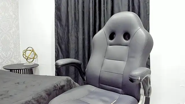 Snapshot of andrew_rose_ chatting on January 2025 05:31:01 PM andrew rose online show from January 2025 05:31:01 PM