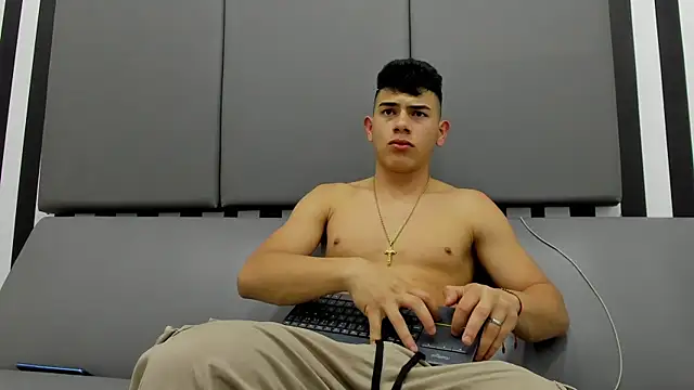 Snapshot of andrew_rose_ chatting on January 2025 12:15:02 PM andrew rose online show from January 2025 12:15:02 PM