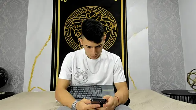 Snapshot of andrew_rose_ chatting on January 2025 03:09:02 PM andrew rose online show from January 2025 03:09:02 PM