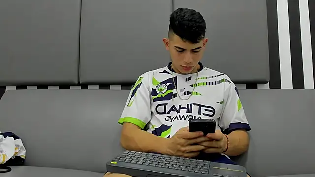 Snapshot of andrew_rose_ chatting on January 2025 05:32:01 AM andrew rose online show from January 2025 05:32:01 AM