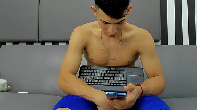 Snapshot of andrew_rose_ chatting on January 2025 04:47:01 AM andrew rose online show from January 2025 04:47:01 AM