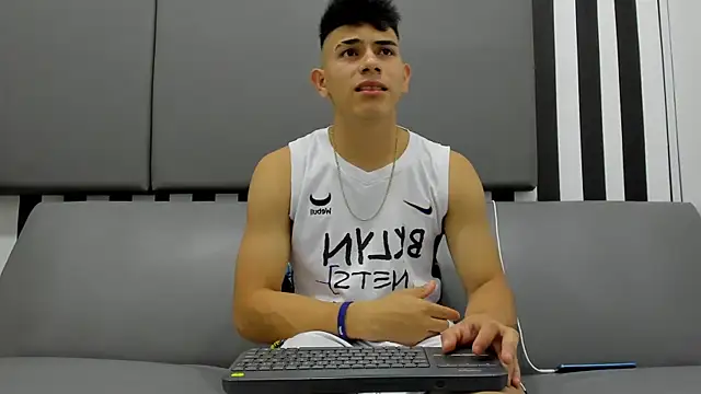 Snapshot of andrew_rose_ chatting on February 2025 02:39:01 AM andrew rose online show from February 2025 02:39:01 AM