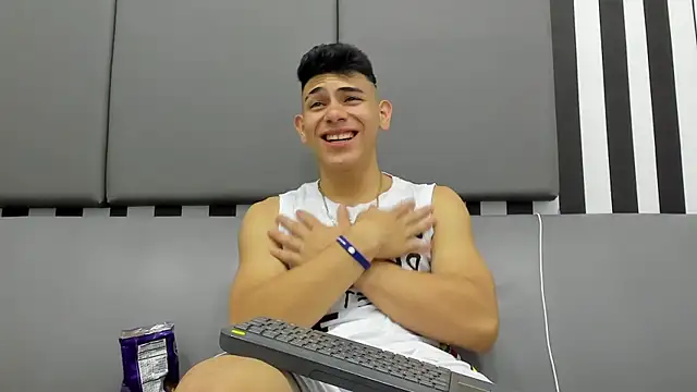 Snapshot of andrew_rose_ chatting on February 2025 05:42:01 AM andrew rose online show from February 2025 05:42:01 AM