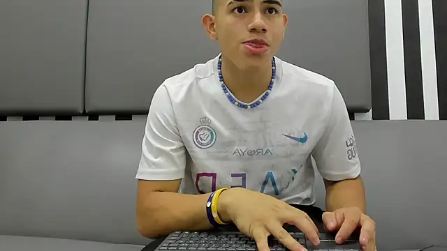 Snapshot of andrew_rose_ chatting on February 2025 07:53:02 PM andrew rose online show from February 2025 07:53:02 PM