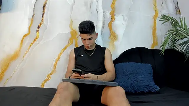 Snapshot of andrew_rose_ chatting on October 2025 03:21:01 PM andrew rose online show from October 2025 03:21:01 PM