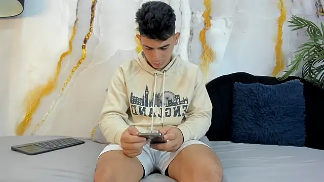 Snapshot of andrew_rose_ chatting on October 2025 04:04:01 PM andrew rose online show from October 2025 04:04:01 PM