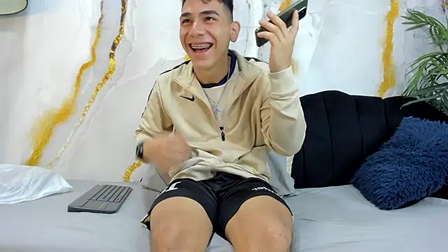 Snapshot of andrew_rose_ chatting on October 2025 02:47:01 PM andrew rose online show from October 2025 02:47:01 PM