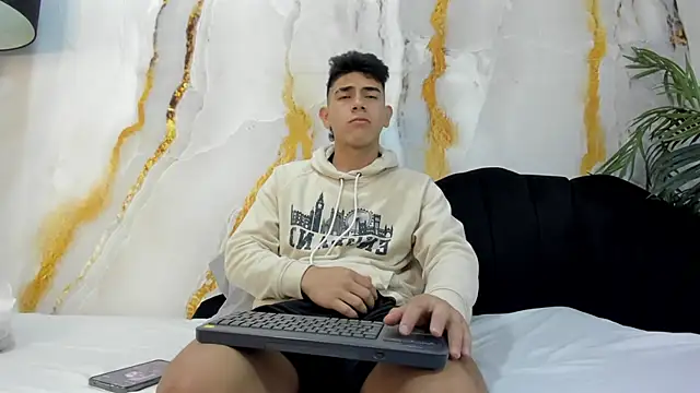 Snapshot of andrew_rose_ chatting on October 2025 03:21:02 PM andrew rose online show from October 2025 03:21:02 PM