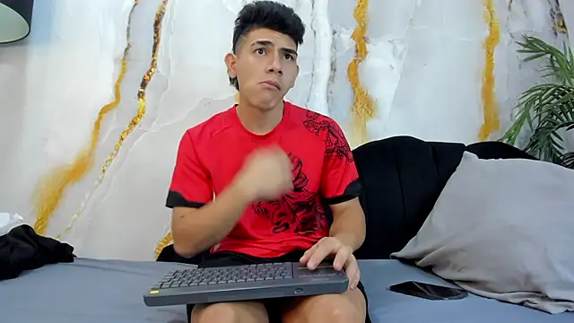 Snapshot of andrew_rose_ chatting on October 2025 02:29:02 PM andrew rose online show from October 2025 02:29:02 PM