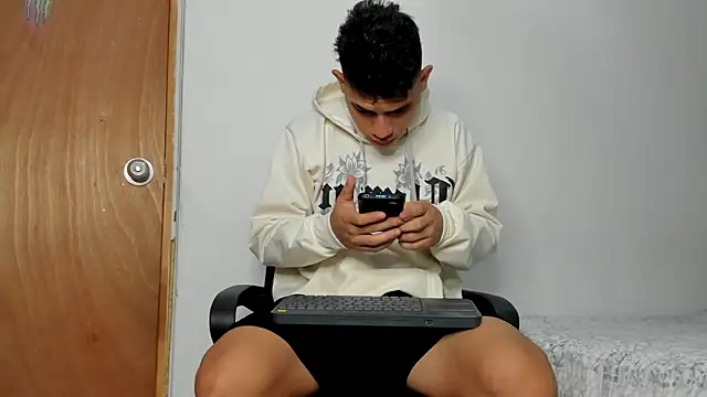 Snapshot of andrew_rose_ chatting on November 2025 03:56:02 PM andrew rose online show from November 2025 03:56:02 PM