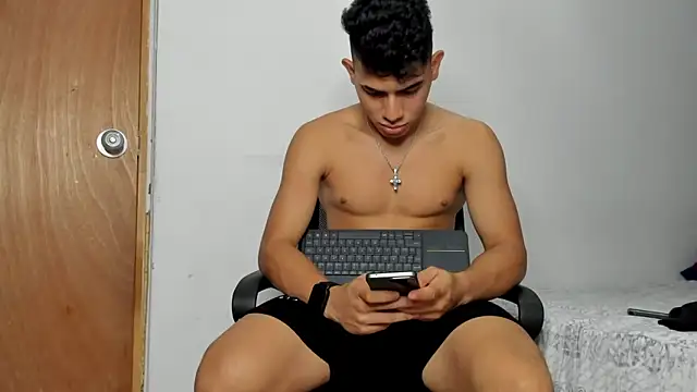 Snapshot of andrew_rose_ chatting on December 2025 07:53:02 PM andrew rose online show from December 2025 07:53:02 PM