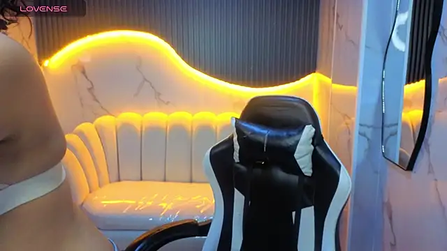 victoria castillo b online show from February 2026 12:39:02 PM