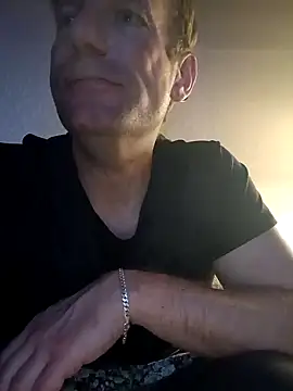 Snapshot of MArciQuarky chatting on February 2025 11:31:01 PM MArciQuarky online show from February 2025 11:31:01 PM