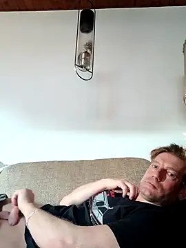 Snapshot of MArciQuarky chatting on February 2025 03:32:02 PM MArciQuarky online show from February 2025 03:32:02 PM