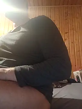 Snapshot of MArciQuarky chatting on December 2025 10:17:02 PM MArciQuarky online show from December 2025 10:17:02 PM