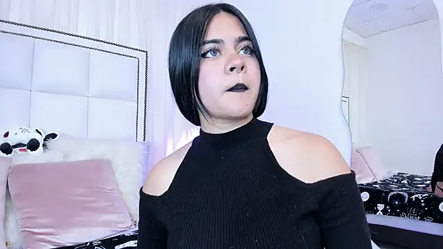 Snapshot of atena_hill chatting on January 2025 08:37:02 PM atena hill online show from January 2025 08:37:02 PM