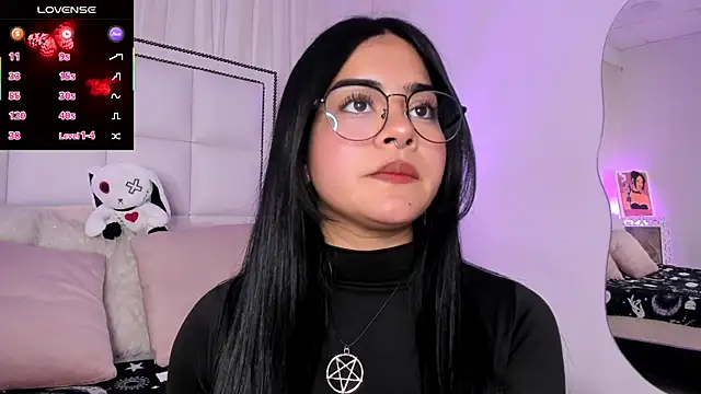 Snapshot of atena_hill chatting on March 2025 08:05:02 PM atena hill online show from March 2025 08:05:02 PM