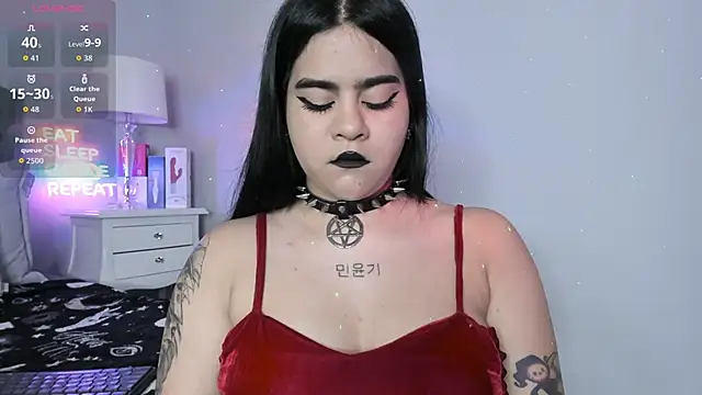 Snapshot of atena_hill chatting on October 2025 07:33:01 PM atena hill online show from October 2025 07:33:01 PM