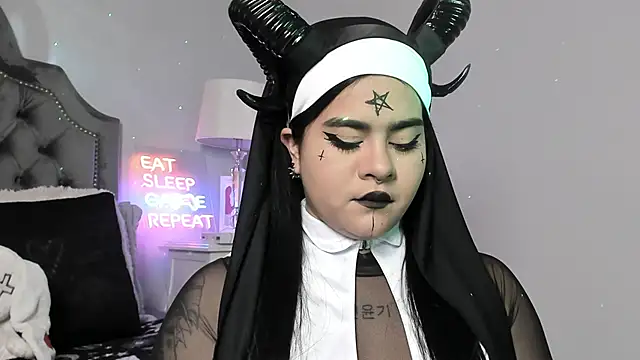 Snapshot of atena_hill chatting on October 2025 07:41:01 PM atena hill online show from October 2025 07:41:01 PM