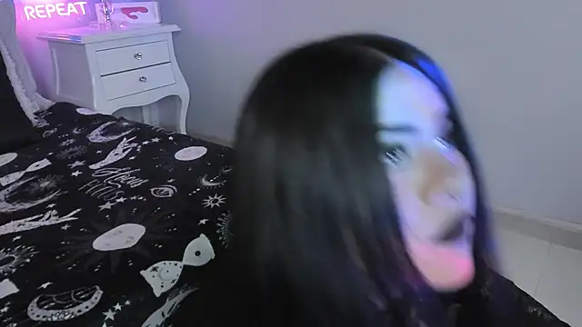 Snapshot of atena_hill chatting on December 2025 07:32:01 PM atena hill online show from December 2025 07:32:01 PM