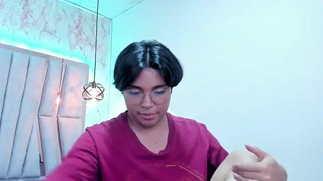 Emmapark  online show from March 2025 06:56:02 PM