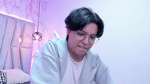 Emmapark  online show from March 2025 07:25:01 PM