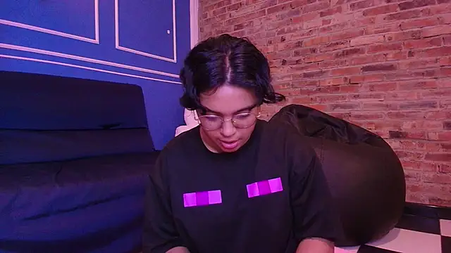 Emmapark  online show from November 2025 06:57:02 PM