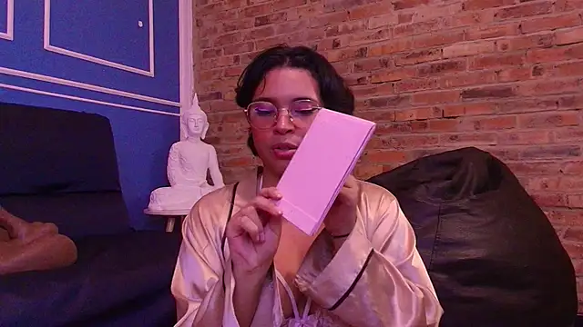 Emmapark  online show from December 2025 07:09:01 PM