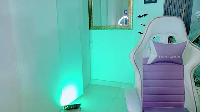 Madison Jackson online show from April 2026 07:07:01 PM