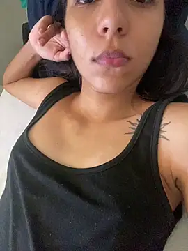 Julinhasz online show from March 2026 06:02:01 PM