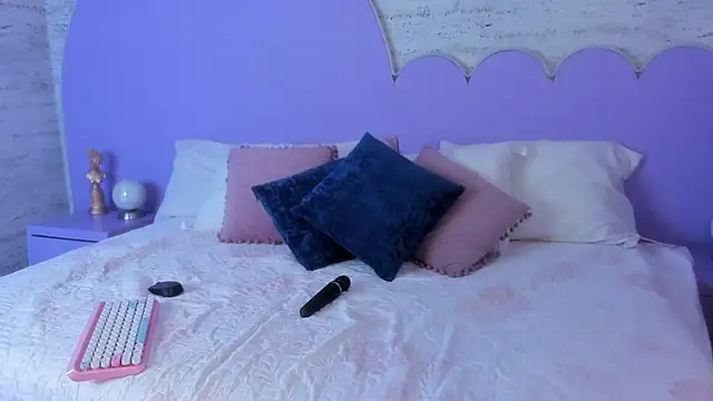 Giaa Ross online show from November 2025 07:46:02 PM