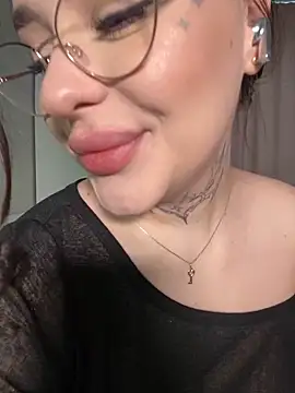 Snapshot of fuckdoll_18 chatting on March 2025 12:22:01 PM fuckdoll 18 online show from March 2025 12:22:01 PM