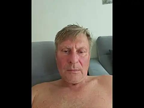 johnnym1 online show from April 2026 02:33:01 PM