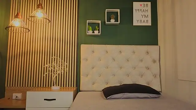 madison little  online show from October 2025 12:48:02 PM