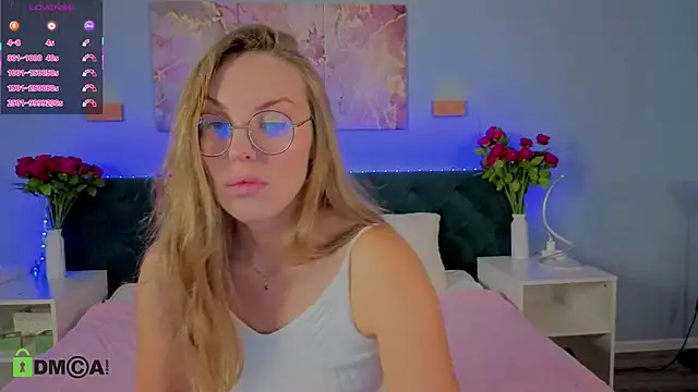 Snapshot of Kelly_Hardy chatting on September 2025 12:44:02 AM Kelly Hardy online show from September 2025 12:44:02 AM