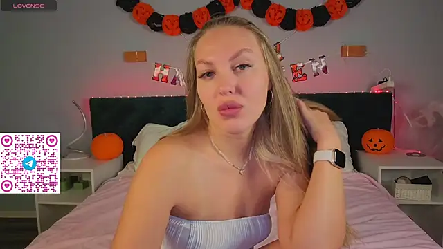 Snapshot of Kelly_Hardy chatting on November 2025 01:05:02 AM Kelly Hardy online show from November 2025 01:05:02 AM