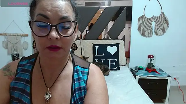 lindaesmeralda online show from January 2025 12:04:02 PM